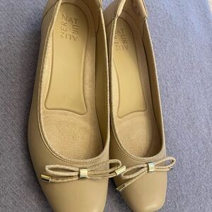 Naturalizer beige Flats with Bow Detail